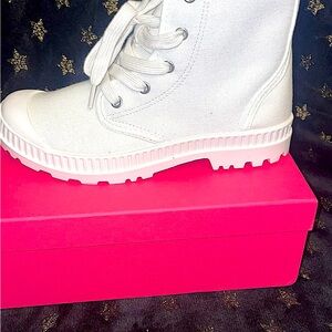 White lace sneaker/boots